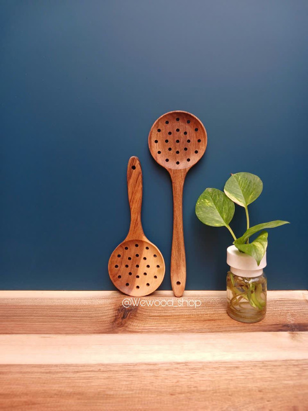 کفگیر چوبی WeWooD مدل سوراخ دار
